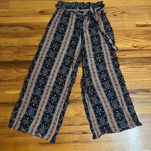 Colorful wide leg pants with belt detail size: small